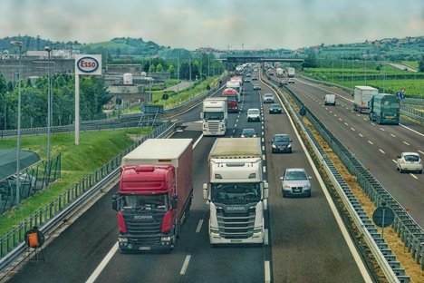 Autobahn_Schwoaze_pixabay
