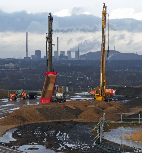 Bauarbeiten auf der Mottbruchhalde